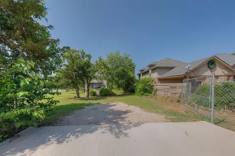 2901 Green Oaks Way, Edmond, OK 73034