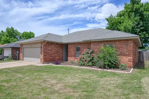 1725 Ryan Way, Edmond, OK 73003