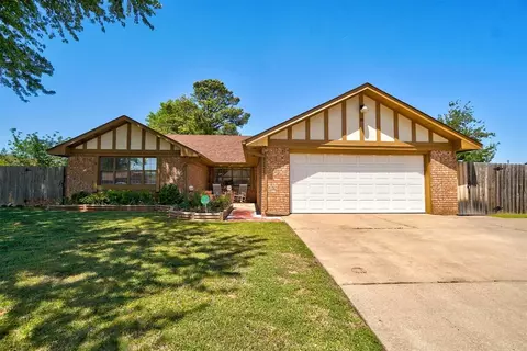 310 Lacey Dr, Chickasha, OK 73018