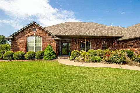 209 Whispering Lakes Dr, Tuttle, OK 73089