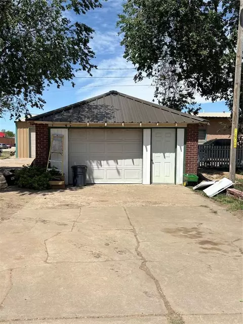 818 N Main St, Guymon, OK 73942 photo 2