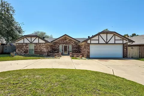 7124 Summit Dr, Oklahoma City, OK 73162