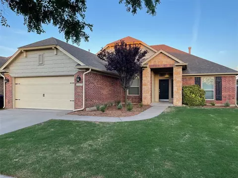 317 Durkee Rd, Yukon, OK 73099