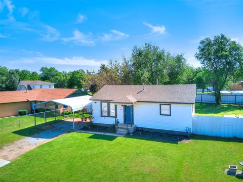 2836 Hillcrest Ave, Moore, OK 73160