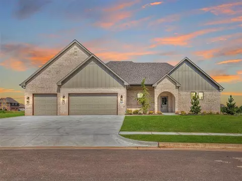 8008 Goldfinch Dr, Guthrie, OK 73044