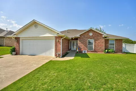 1214 Cambridge Dr, Shawnee, OK 74804