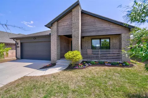 912 Old Frisco Rd, Norman, OK 73069