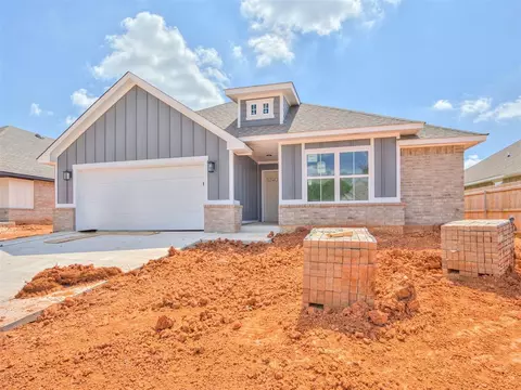 2312 Creekview Dr, Moore, OK 73160