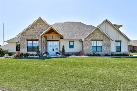 2720 Woodlawn Ct, Shawnee, OK 74804