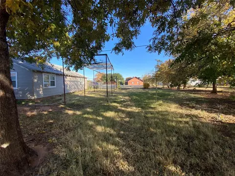 920 E A St, Altus, OK 73521 photo 9