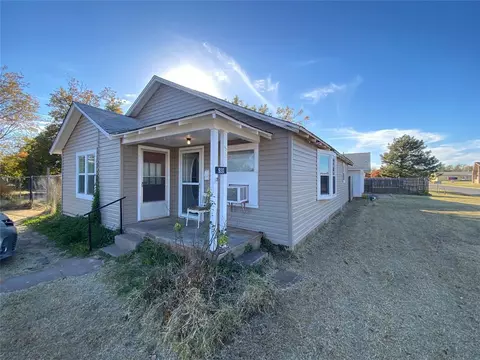 920 E A St, Altus, OK 73521 photo 2