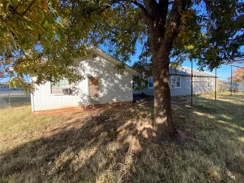 920 E A St, Altus, OK 73521 photo 8
