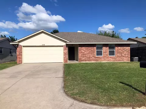 1516 N Southminster St, Moore, OK 73160