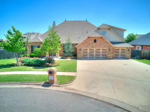 3004 White Cedar Ct, Moore, OK 73160