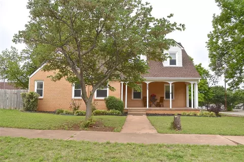 323 N Broad St, Guthrie, OK 73044