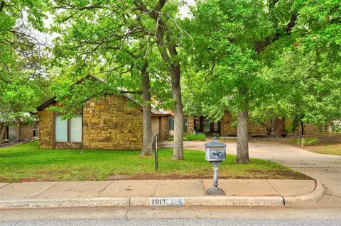 1917 Chaparral Ln, Edmond, OK 73013