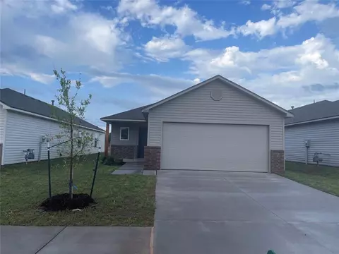 12016 SW 32 St, Yukon, OK 73099