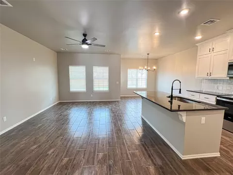 1918 E Springer Ave, Guthrie, OK 73044 photo 3