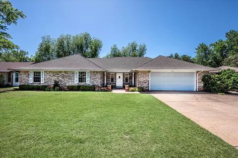 923 Rosebrier Ct, Guthrie, OK 73044