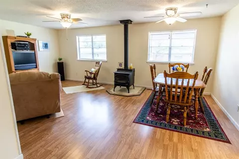 4704 Leslie Dr, Del City, OK 73115