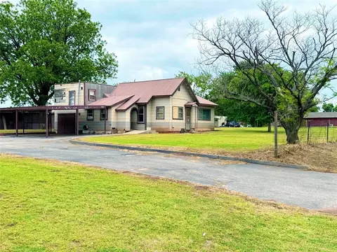 1803 Orient, Clinton, OK 73601