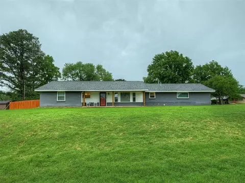 325 E 14th St, Wewoka, OK 74884