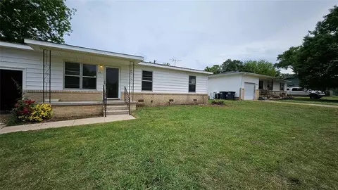 211 S Clarke St, Meeker, OK 74855