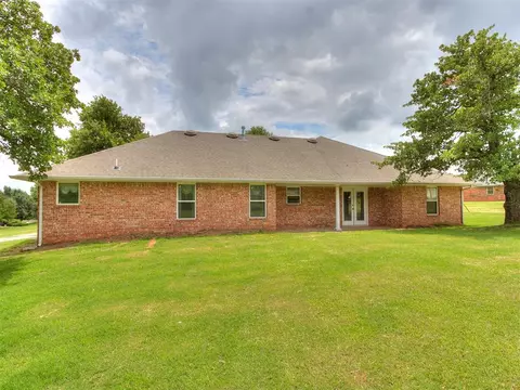 2316 E Rock Creek Rd, Tuttle, OK 73089 photo 8
