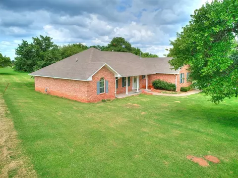 2316 E Rock Creek Rd, Tuttle, OK 73089 photo 5