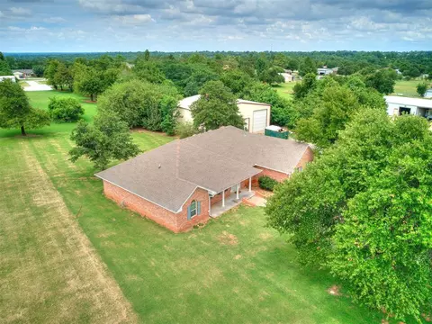 2316 E Rock Creek Rd, Tuttle, OK 73089 photo 2