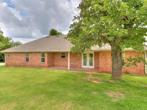 2316 E Rock Creek Rd, Tuttle, OK 73089 photo 9