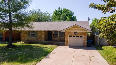 524 SW 2nd St, Moore, OK 73160