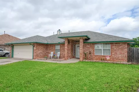 832 Old Mill Rd, Moore, OK 73160
