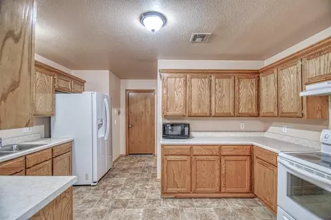 832 Old Mill Rd, Moore, OK 73160 photo 15