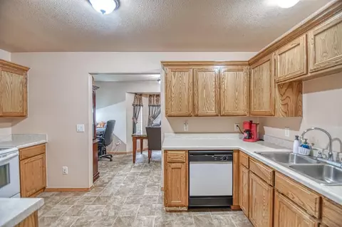 832 Old Mill Rd, Moore, OK 73160 photo 13