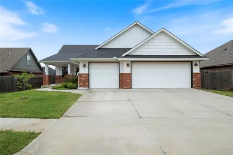 9008 W Scarlet Blvd, Yukon, OK 73099