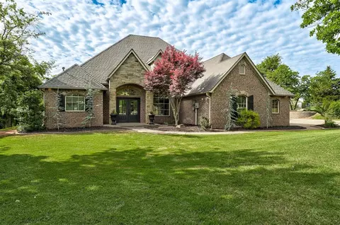 7700 Crockett Ln, Edmond, OK 73034