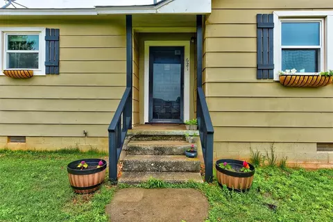 621 N Jackson Ave, Blanchard, OK 73010