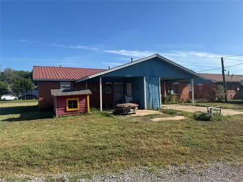 1044 E Chestnut St, Altus, OK 73521 photo 4