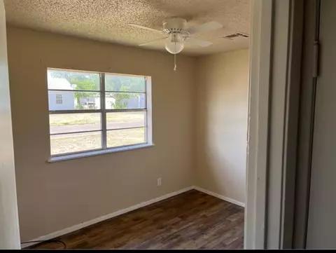 1044 E Chestnut St, Altus, OK 73521 photo 11