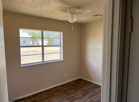 1044 E Chestnut St, Altus, OK 73521 photo 9