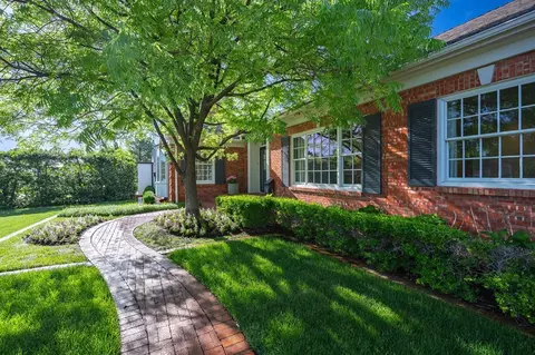 1608 Norwood Pl, Nichols Hills, OK 73120