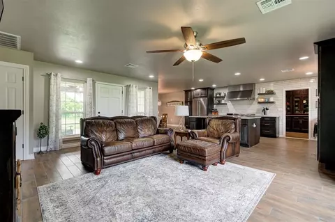 10315 E Post Oak Rd, Noble, OK 73068 photo 4