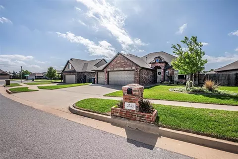 2240 Chase Way, Yukon, OK 73099