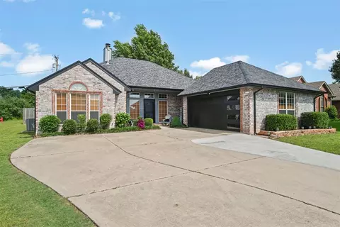 1900 Victoria Pl, Edmond, OK 73003