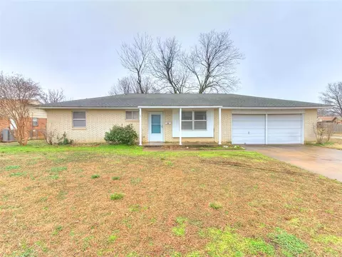 940 NW 28th St, Moore, OK 73160