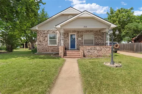308 S 8th St, Kingfisher, OK 73750