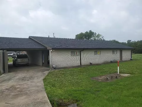 605 E Columbia St, Okemah, OK 74859