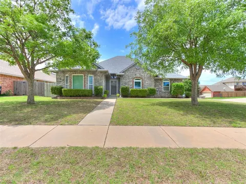 1400 NW 9th St, Moore, OK 73170