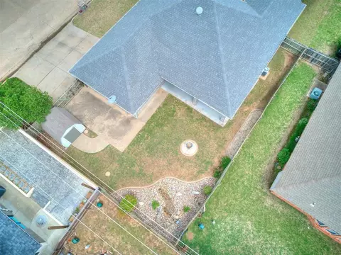 1400 NW 9th St, Moore, OK 73170 photo 8